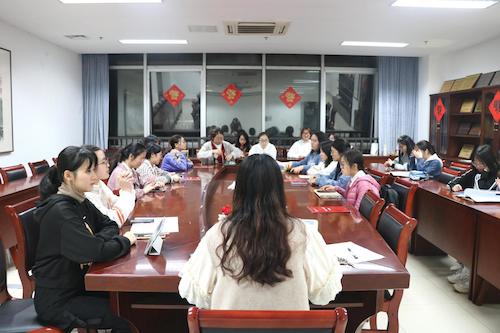 老虎机
组织各班团支书学习党史