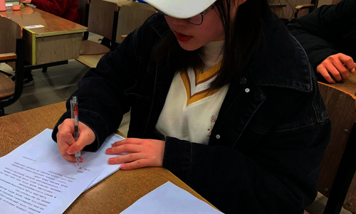 中文193班同学签署诚信考试承诺书